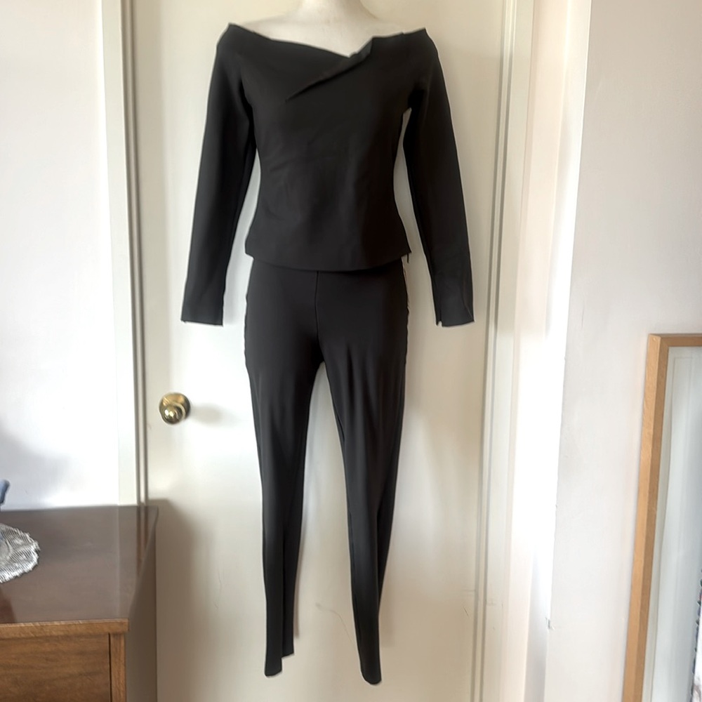💕Marciano Taupe 2 Piece Athleisure Set Top 8, Slim Pants 4 EUC